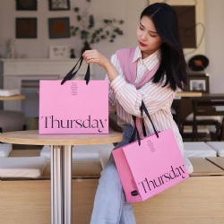 Custom Logo Wholesale Reusable Luxury Paper Bag Pink Packaging Gift Bag Shopping Cardboard Bags with Handles for Clothes